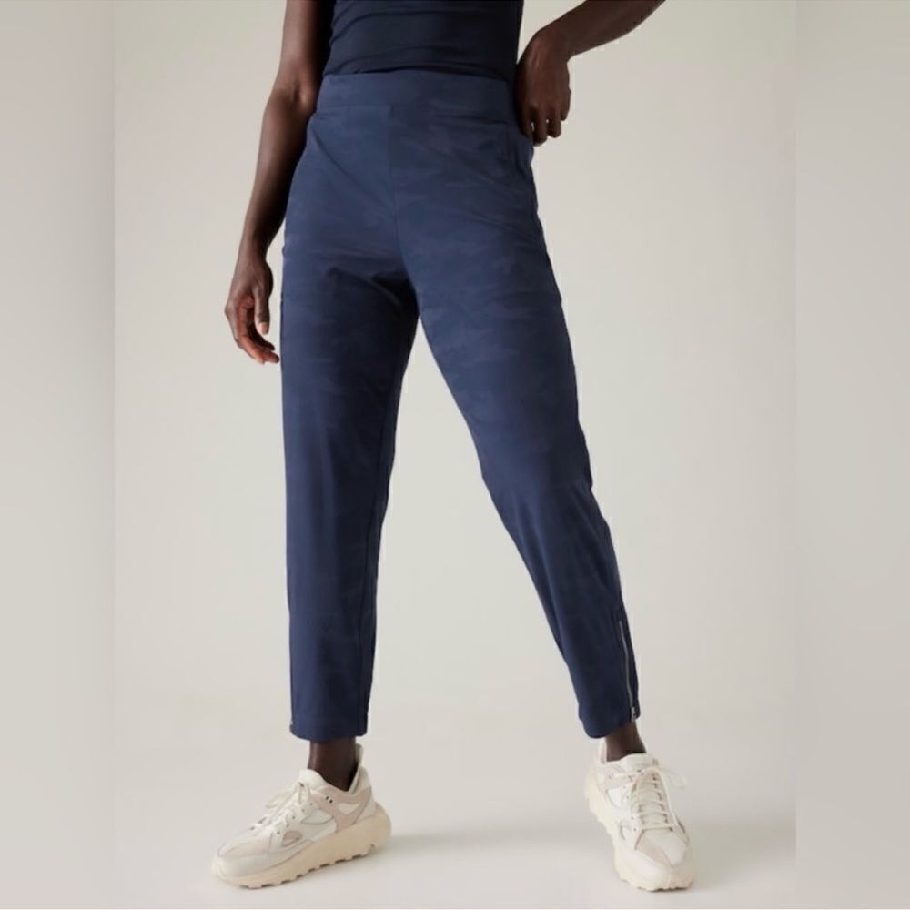 Athleta Brooklyn Heights Navy Blue Camo Jogger Pants 16